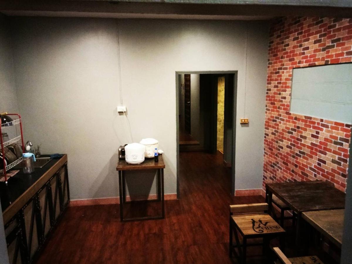 Chang Bed And Bar Hostel (Adults Only) Сураттхани Экстерьер фото